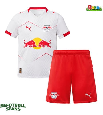 RB Leipzig Hemmaställ Barn 2025-26 Kortärmad (+ Korta byxor)